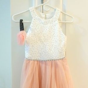 Girls dress of size 8/10 with gorgeous hairband.  Bundle for discounts.